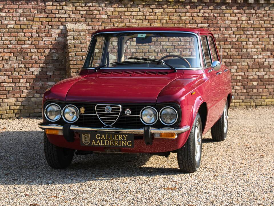 Image 7/50 of Alfa Romeo Giulia Nuova Super 1300 (1975)