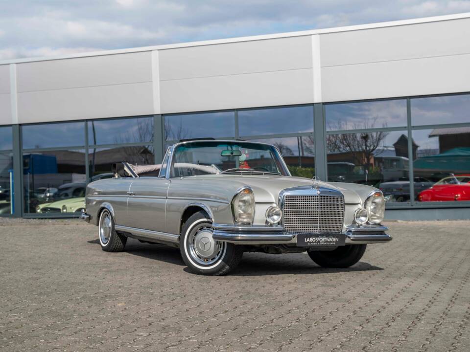 Imagen 4/30 de Mercedes-Benz 280 SE 3,5 (1969)