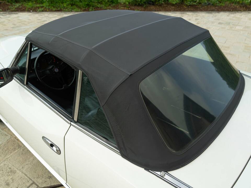 Image 23/50 of FIAT Spider 2000 Pininfarina 50th Anniversary Edition (1981)