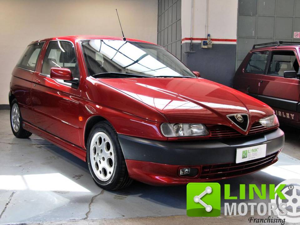 Immagine 1/10 di Alfa Romeo GTV 2.0 Twin Spark (1996)