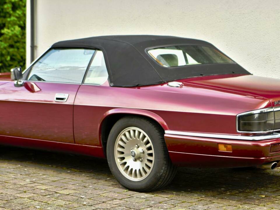 Image 22/50 de Jaguar XJS 5.3 V12 (1995)