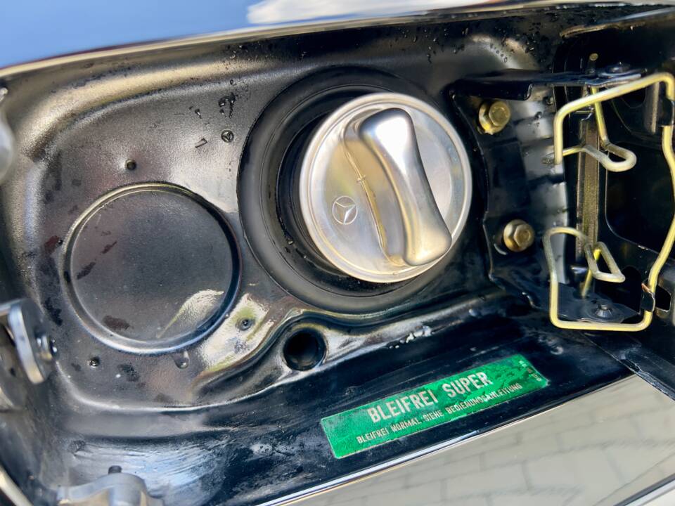 Immagine 29/36 di Mercedes-Benz 300 E 4-Matic (1989)