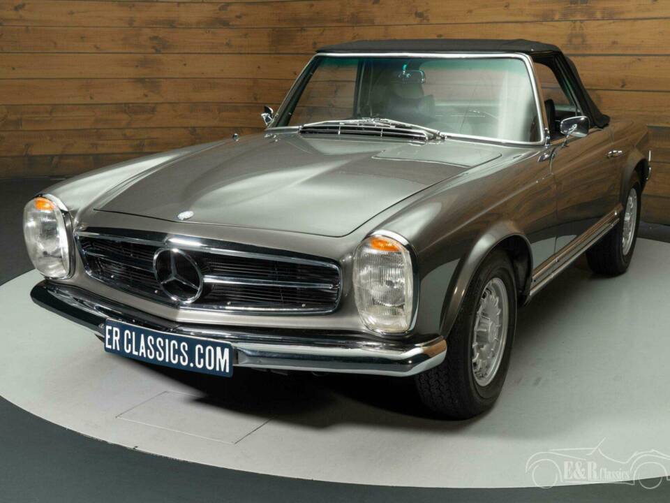 Image 8/18 of Mercedes-Benz 280 SL (1968)