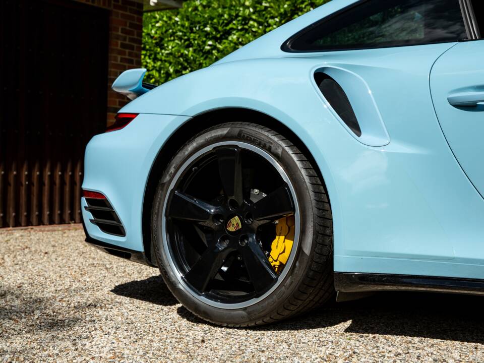 Image 15/48 of Porsche 911 Turbo S Exclusive (2017)