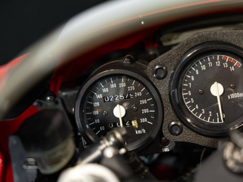 Image 32/42 de Honda RVF 750 (1994)