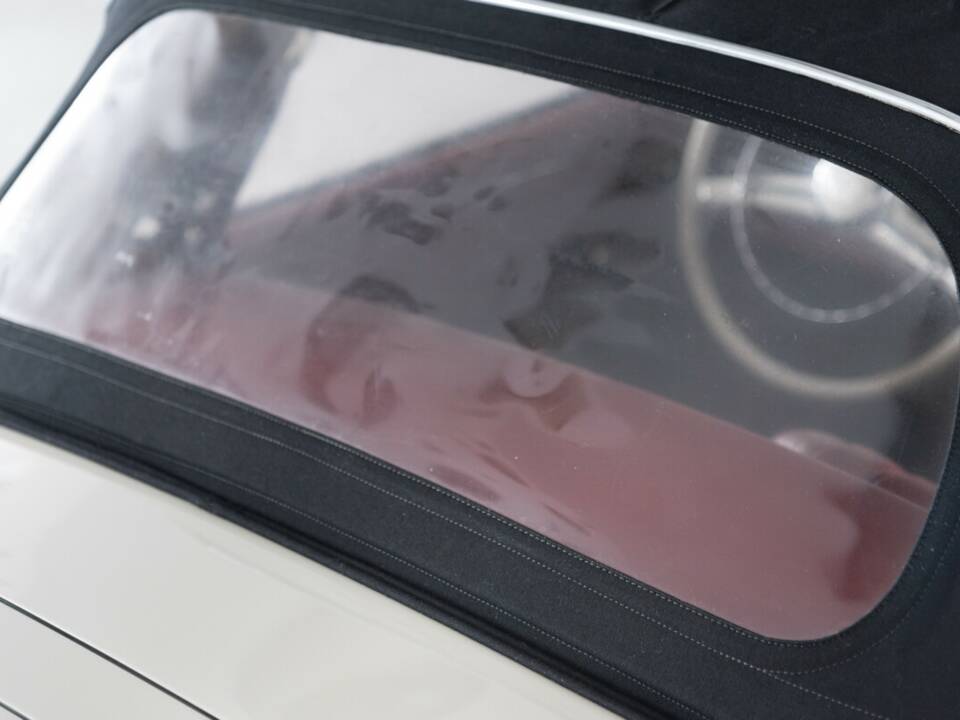 Image 31/50 of Mercedes-Benz 300 SL Roadster (1961)