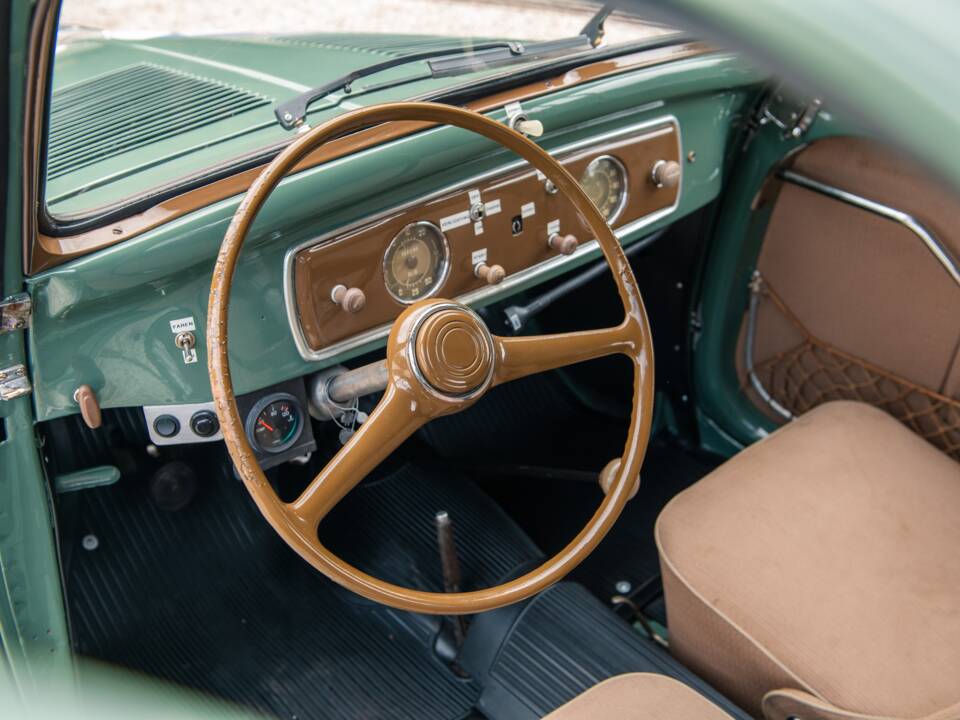 Image 22/36 of FIAT 500 C Topolino (1950)