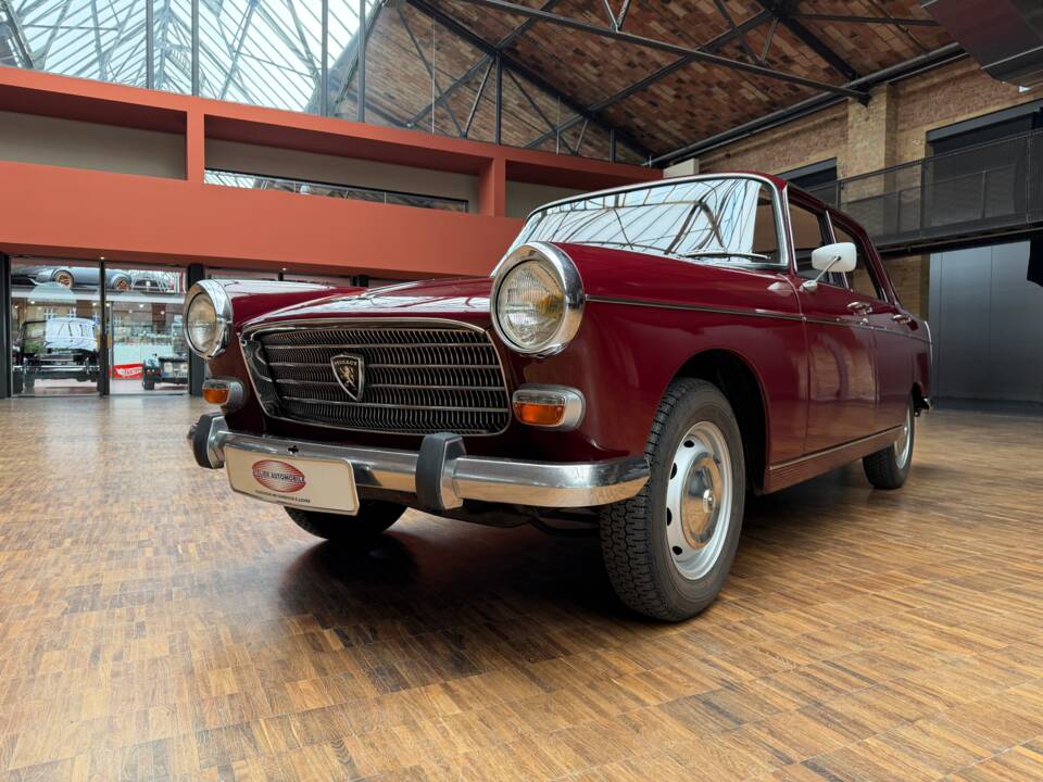 Image 2/36 of Peugeot 404 (1972)