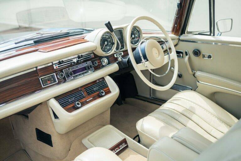 Image 47/54 of Mercedes-Benz 280 SE 3,5 (1968)