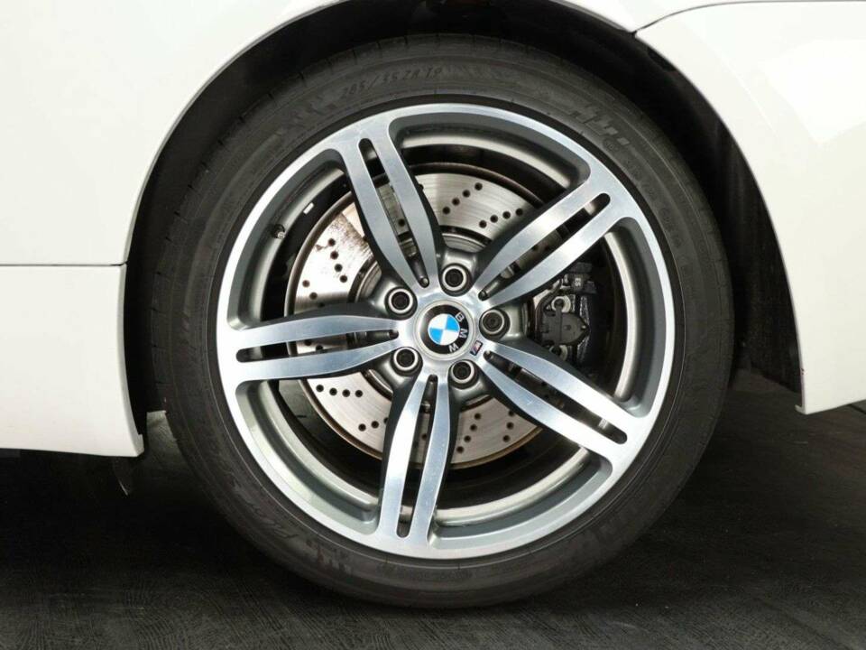 Afbeelding 50/50 van BMW M6 (2006)
