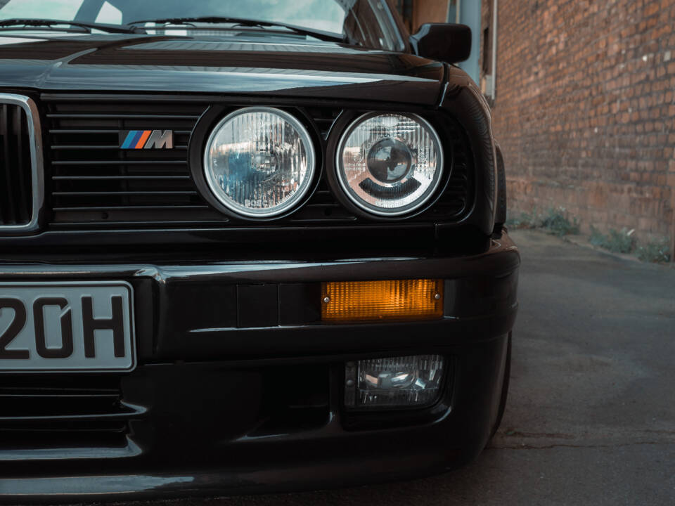 Image 7/42 of BMW 320is (1989)