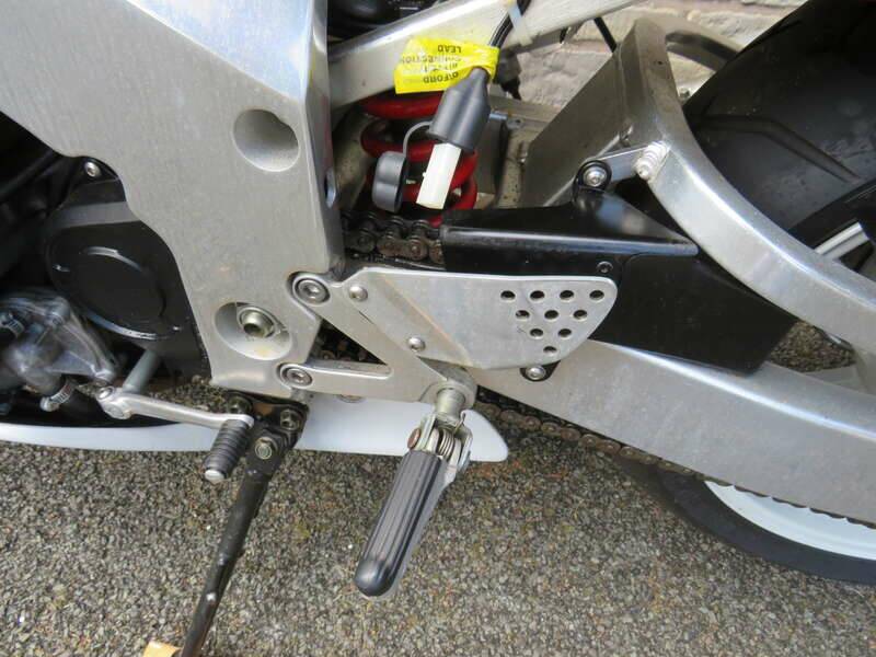 Image 27/41 de Honda CBR 900RR Fireblade (1993)