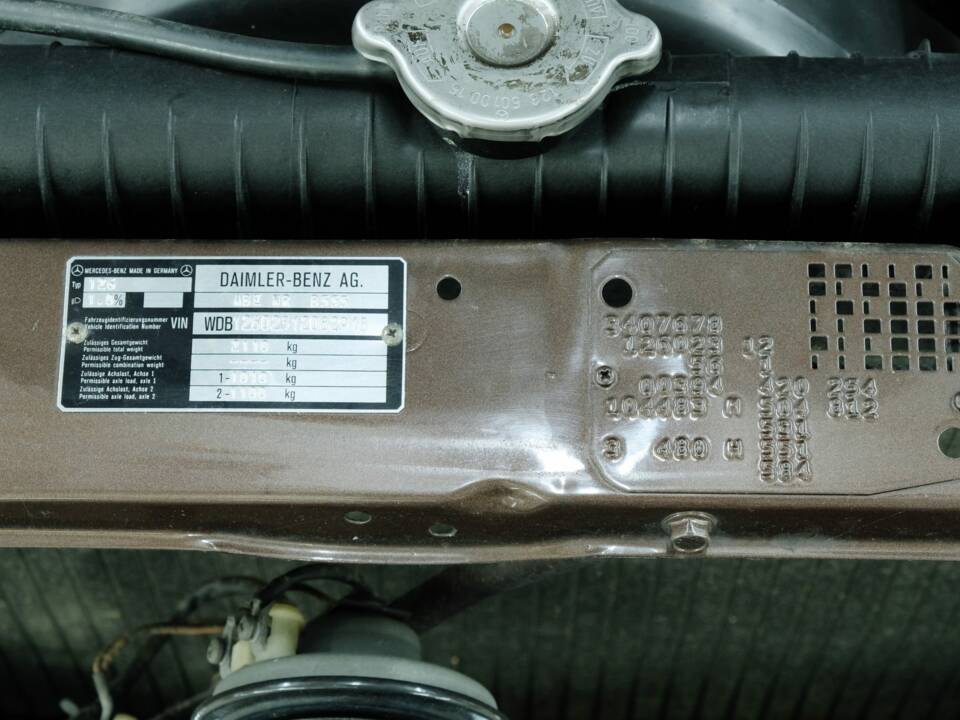 Bild 16/50 von Mercedes-Benz 280 SEL (1983)