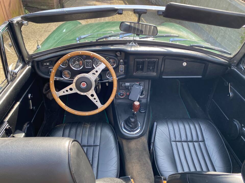Image 7/17 of MG MGB (1979)