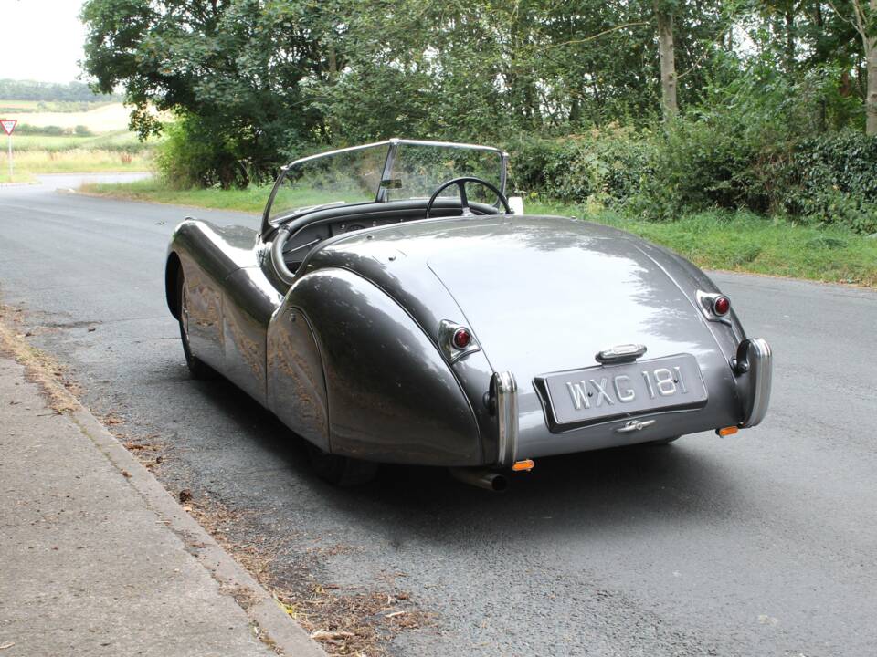 Image 4/15 of Jaguar XK 120 OTS (1950)