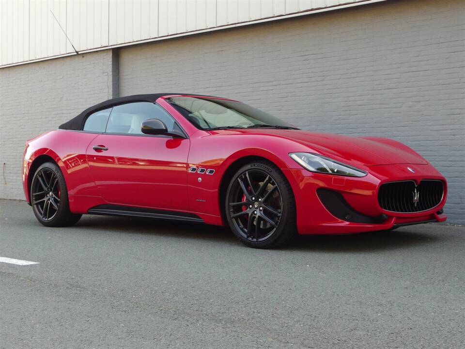Image 3/99 of Maserati GranCabrio Sport (2015)
