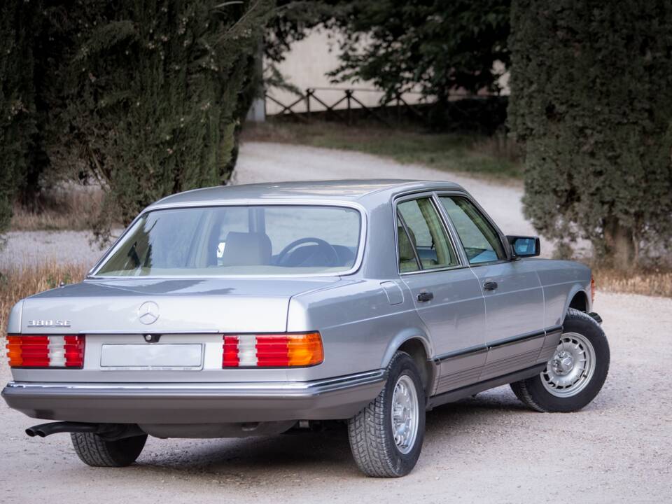 Afbeelding 19/73 van Mercedes-Benz 380 SE (1984)