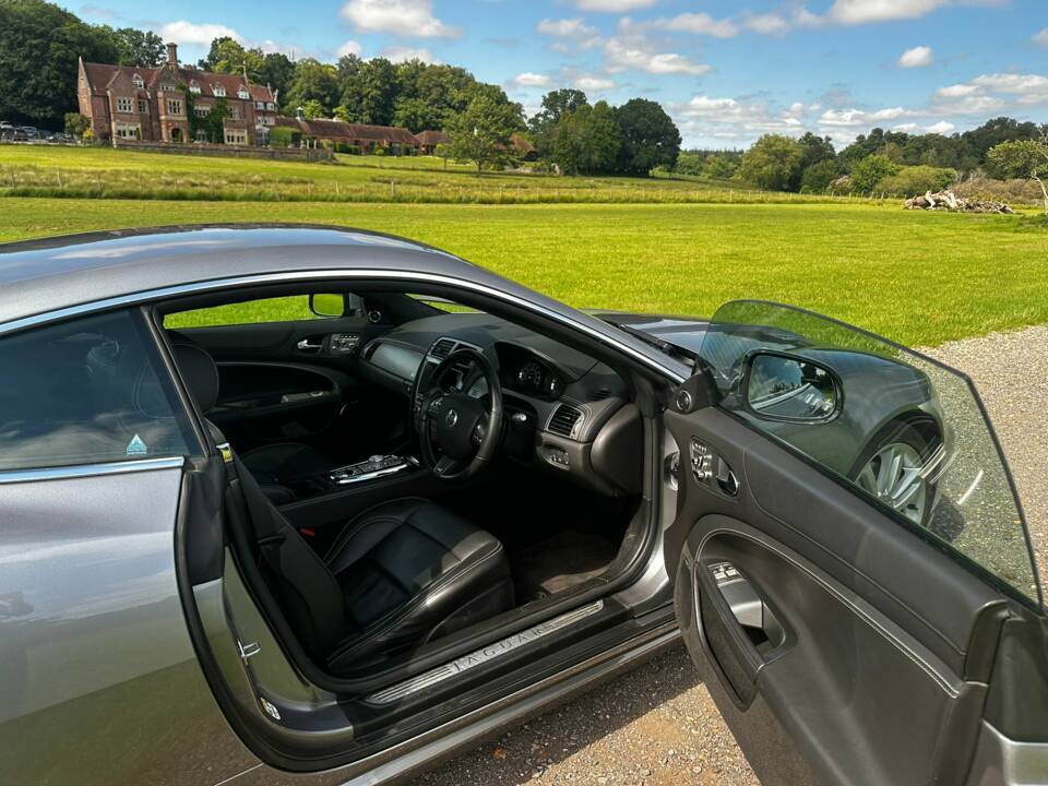 Image 16/46 of Jaguar XKR (2010)