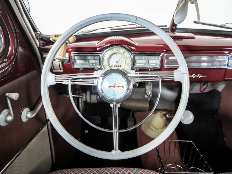 Image 8/50 of Volvo PV 444 (1953)