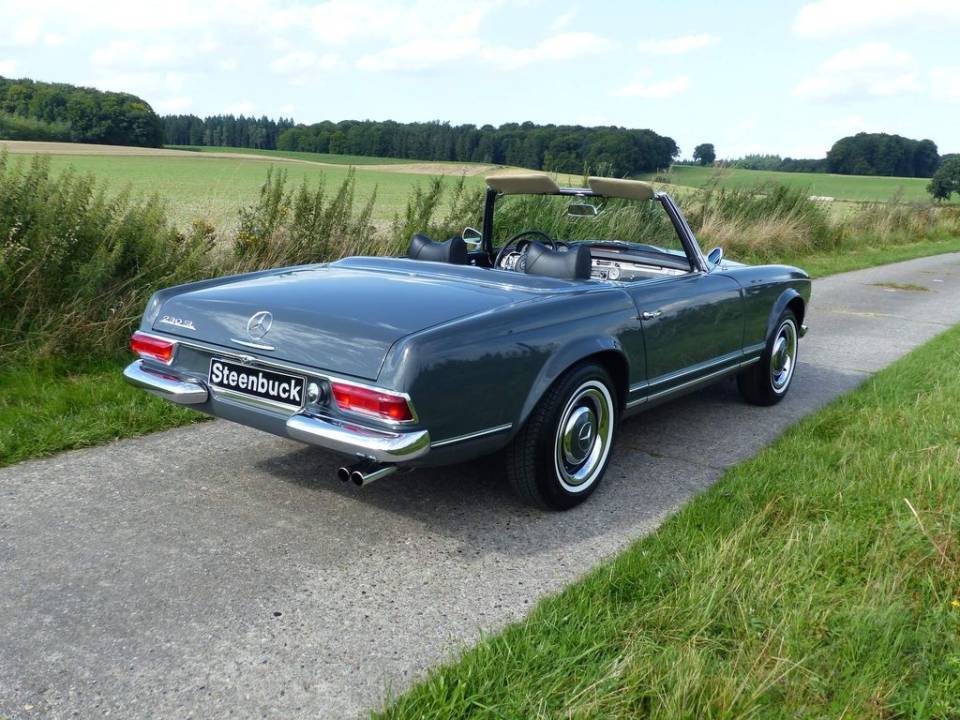 Mercedes-Benz 230 SL Roadster (W 113) 1965