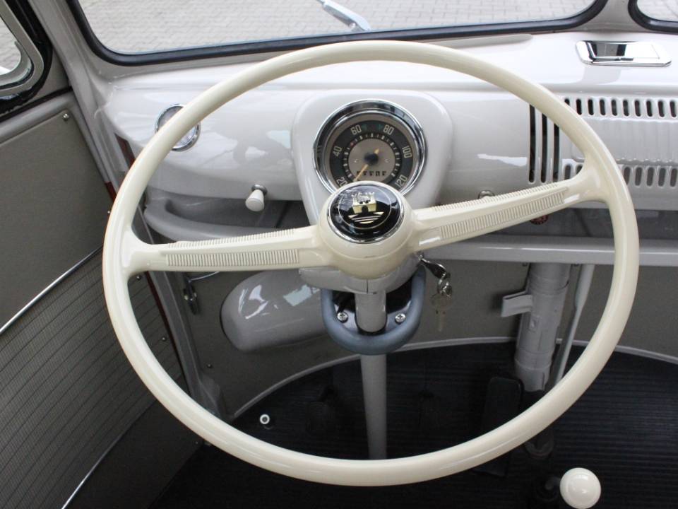Image 12/34 of Volkswagen T1 Samba 1.2 (1961)