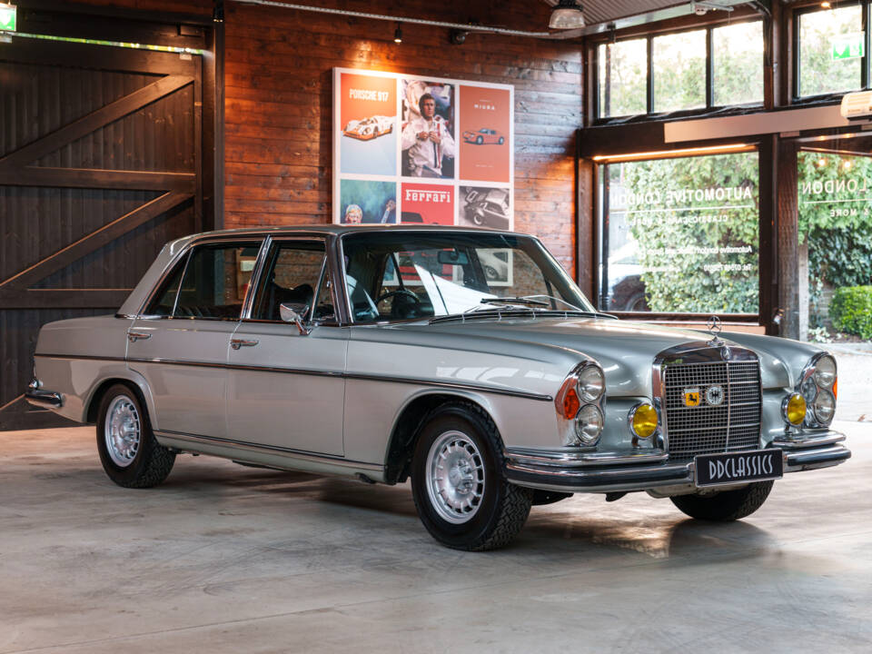 Imagen 2/6 de Mercedes-Benz 300 SEL 3.5 (1971)