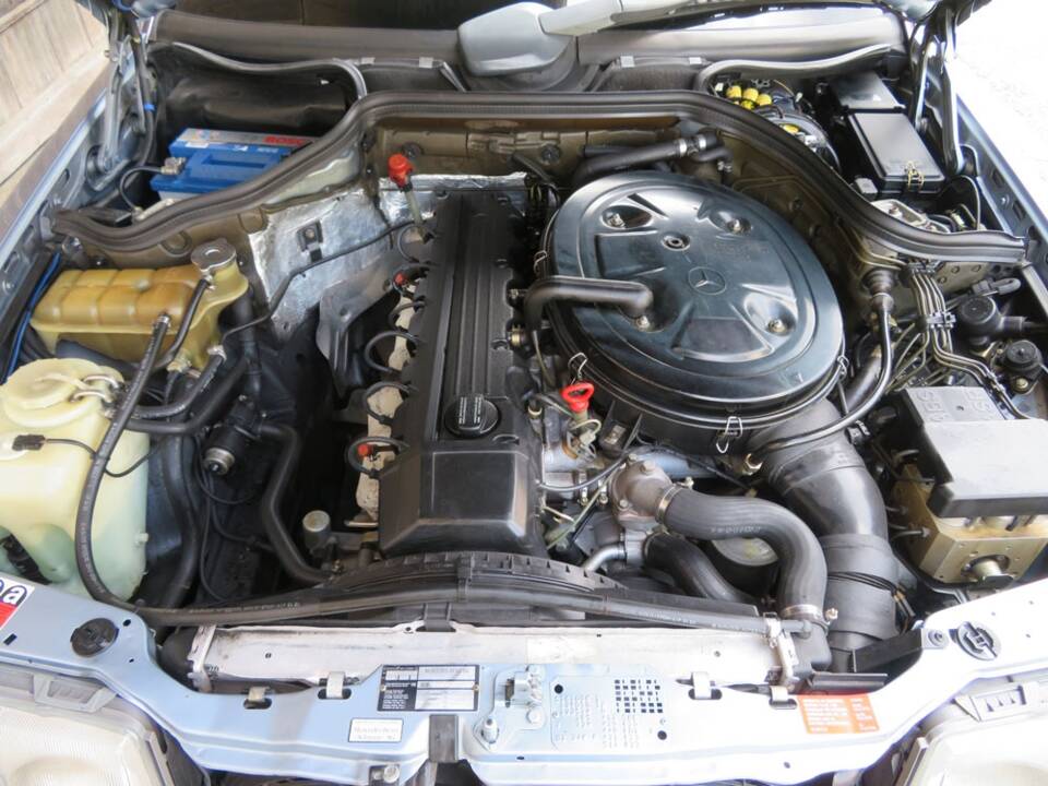 Bild 11/12 von Mercedes-Benz 300 CE (1990)