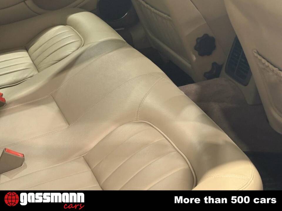 Image 4/4 of Jaguar XJ 8 Sovereign (1998)