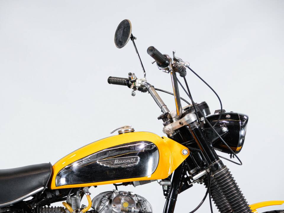 Immagine 34/50 di Ducati 250 Scrambler (1971)