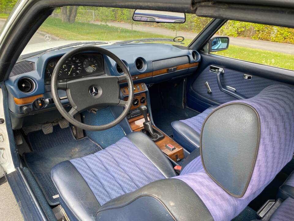 Image 32/49 of Mercedes-Benz 230 C (1980)