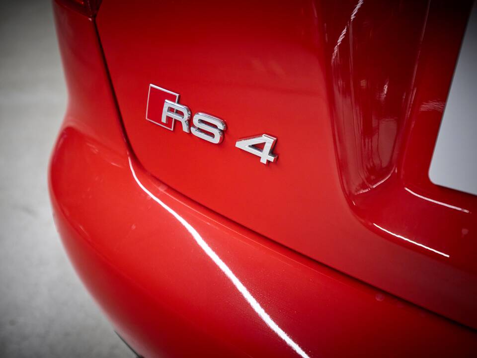 Image 39/95 of Audi RS4 Avant (2006)