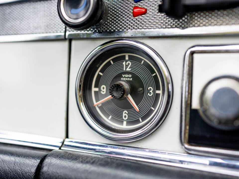 Image 42/50 of Mercedes-Benz 280 SL (1968)