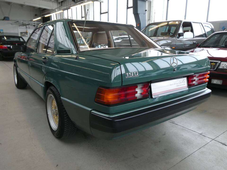 Bild 16/50 von Mercedes-Benz 190 (1989)