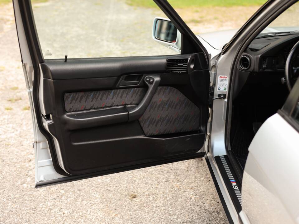 Bild 25/74 von BMW M5 Touring (1992)