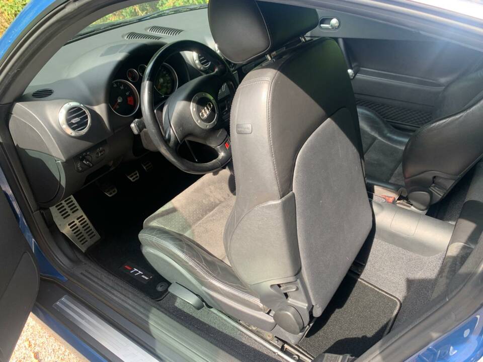 Image 29/72 of Audi TT 1.8 T (2000)