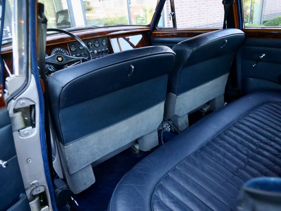 Image 37/50 of Jaguar Mk II 3.4 (1966)