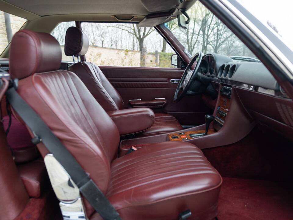 Afbeelding 42/50 van Mercedes-Benz 560 SL (1986)