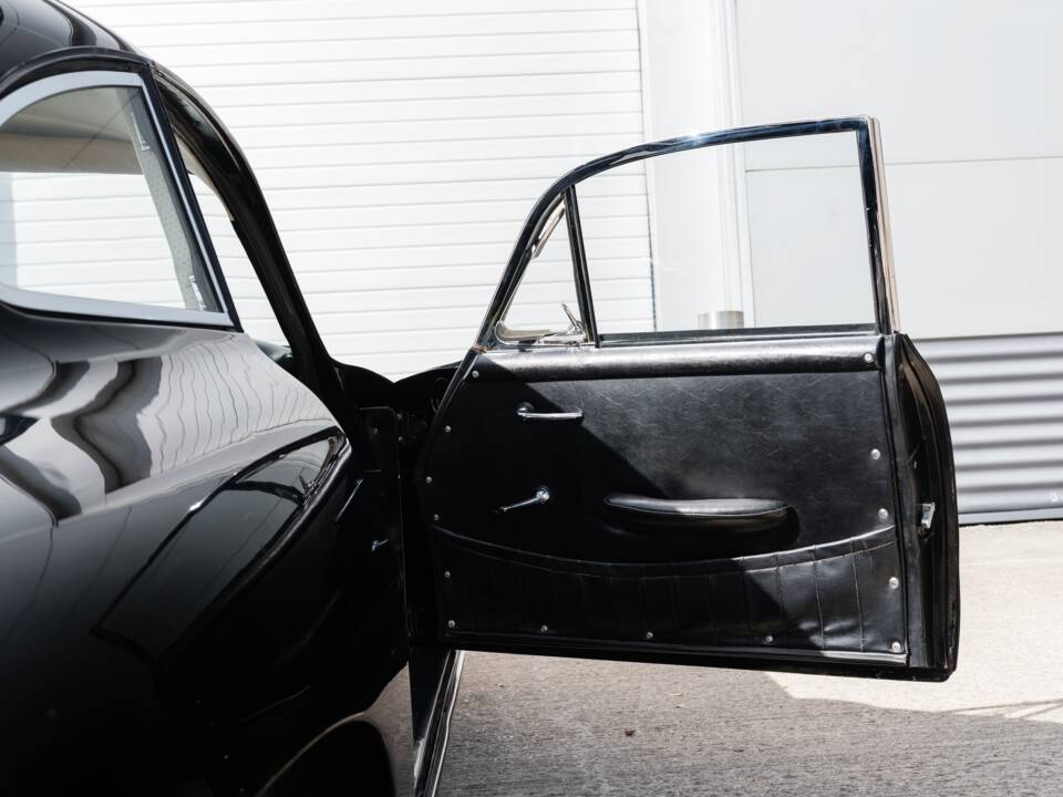 Image 35/48 of Porsche 356 C 1600 (1964)