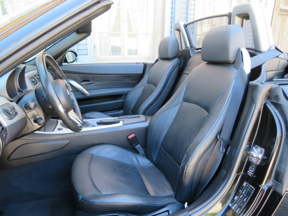 Bild 8/18 von BMW Z4 3.0i (2004)