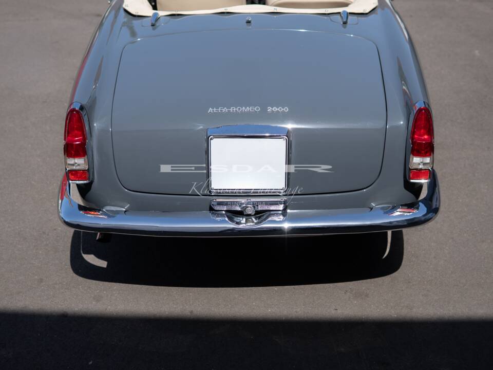 Image 12/31 of Alfa Romeo 2600 Spider (1963)