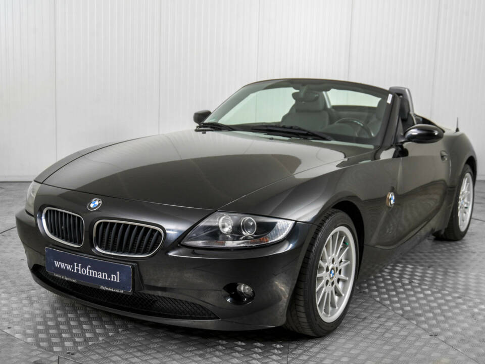 Immagine 17/50 di BMW Z4 2.2i (2005)