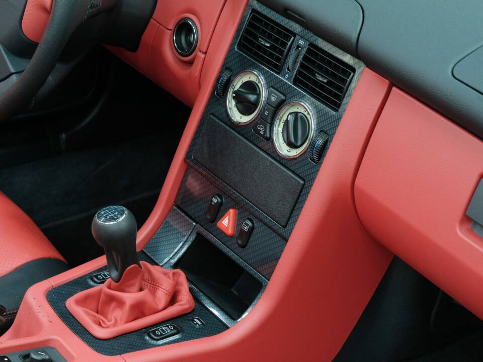Immagine 32/50 di Mercedes-Benz SLK 230 Kompressor (1998)