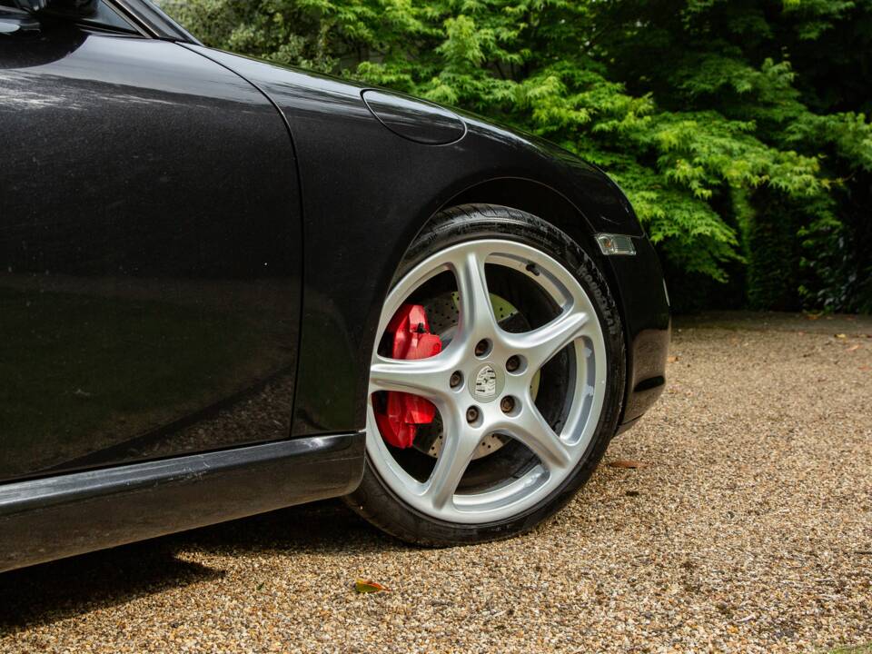 Immagine 13/37 di Porsche 911 Carrera S (2006)