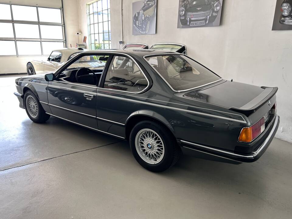 Image 6/23 de BMW 635 CSi (1985)