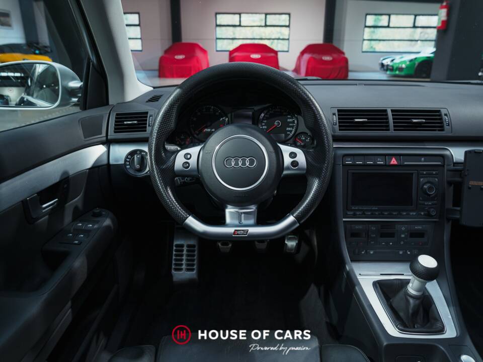 Image 15/22 of Audi RS4 Avant (2007)