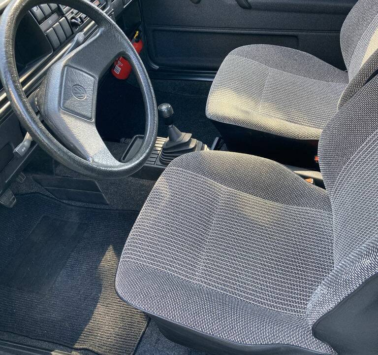 Image 2/8 of Volkswagen Golf Mk II 1.3 (1984)