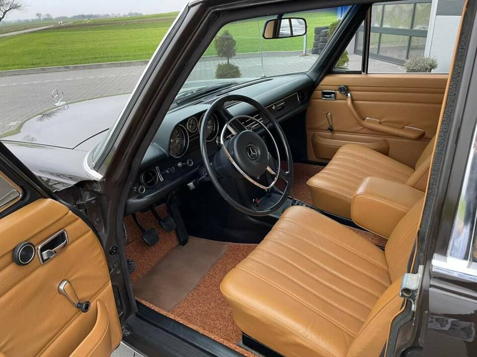 Bild 9/25 von Mercedes-Benz 200 (1969)
