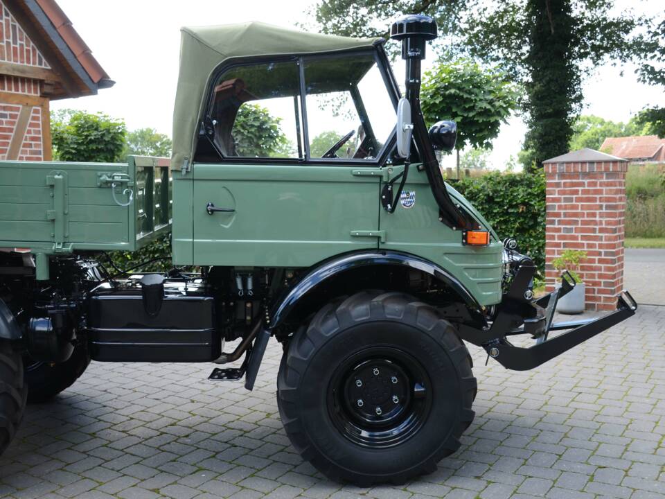 Image 15/71 of Mercedes-Benz Unimog U52 (1983)