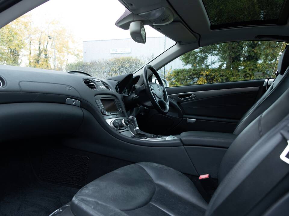 Image 32/41 of Mercedes-Benz SL 350 (2007)