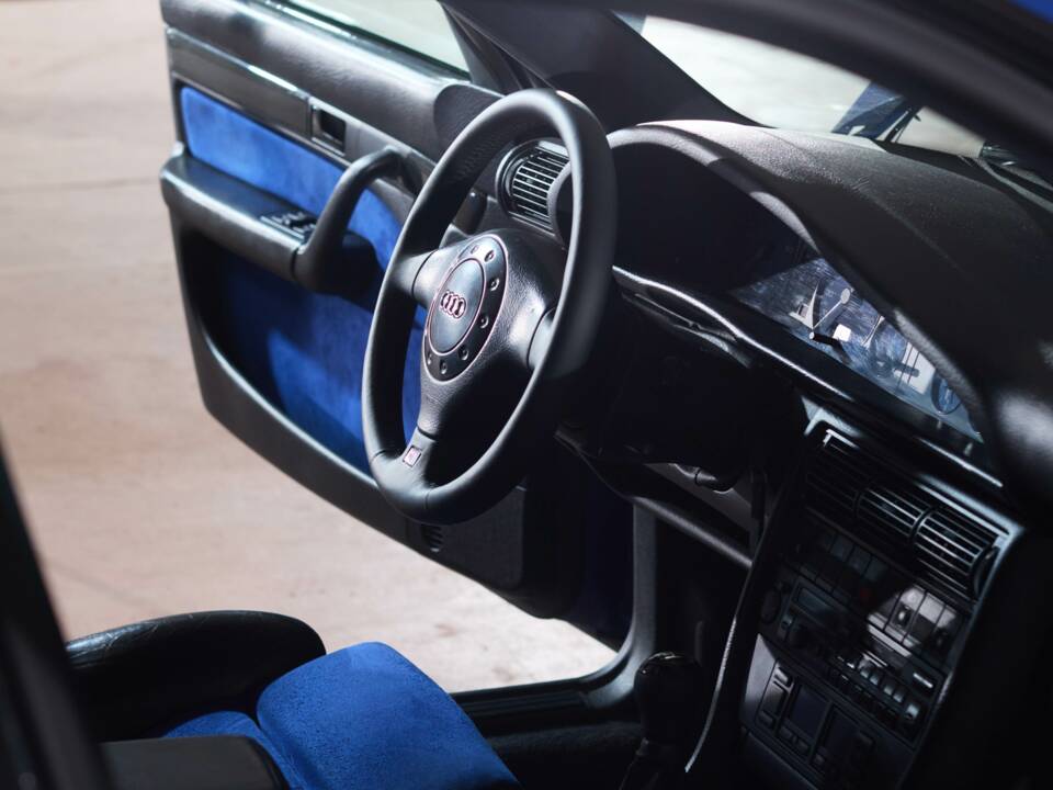 Image 37/113 of Audi S6 Plus Avant (1996)